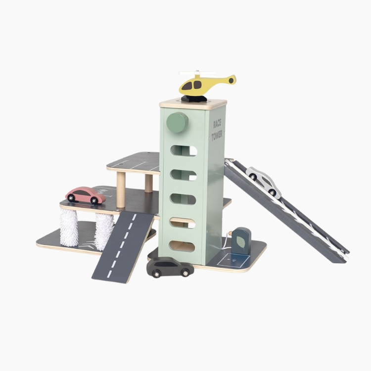 Jabadabado: Ξύλινο πάρκινγκ αυτοκινήτων και πλυντήριο